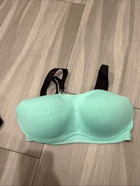 Victoria’s Secret VSX ultimate sports bra